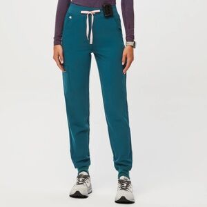 Women’s high waisted Zamora jogger scrubs, like new!